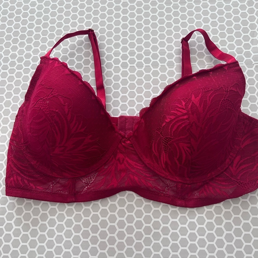 Vince Camuto Red Lacy Bra w Adjustable Straps

Size 40C